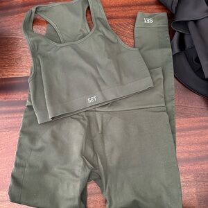 SET ACTIVE Olive Green Set